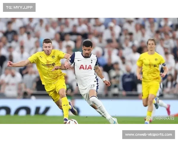 终场哨响，博德闪耀球员相拥庆祝历史性胜利